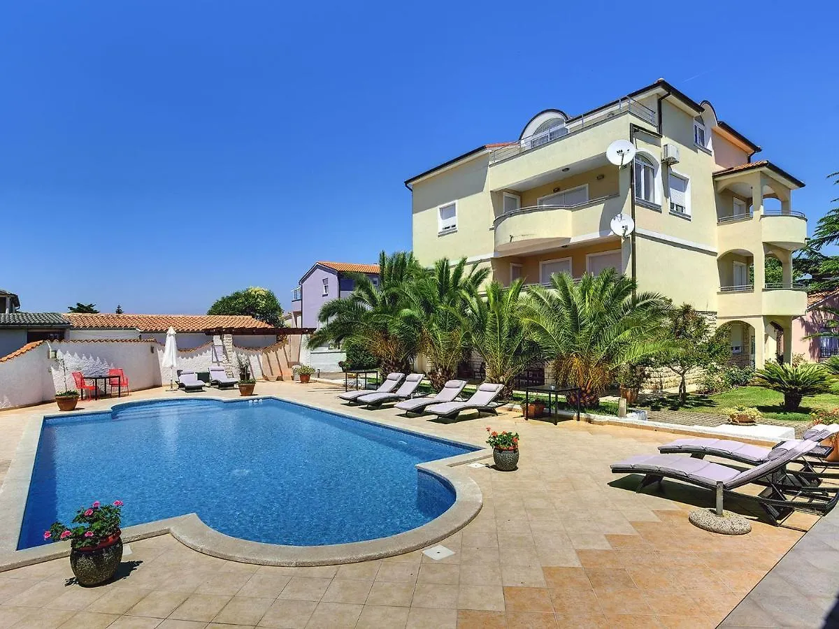 Boutique Apartment With Pool In Medulin