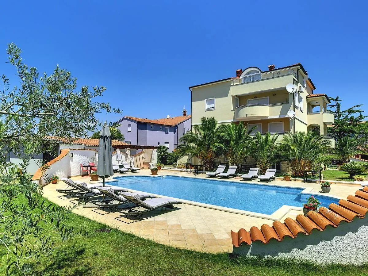 Boutique Apartment With Pool In Medulin